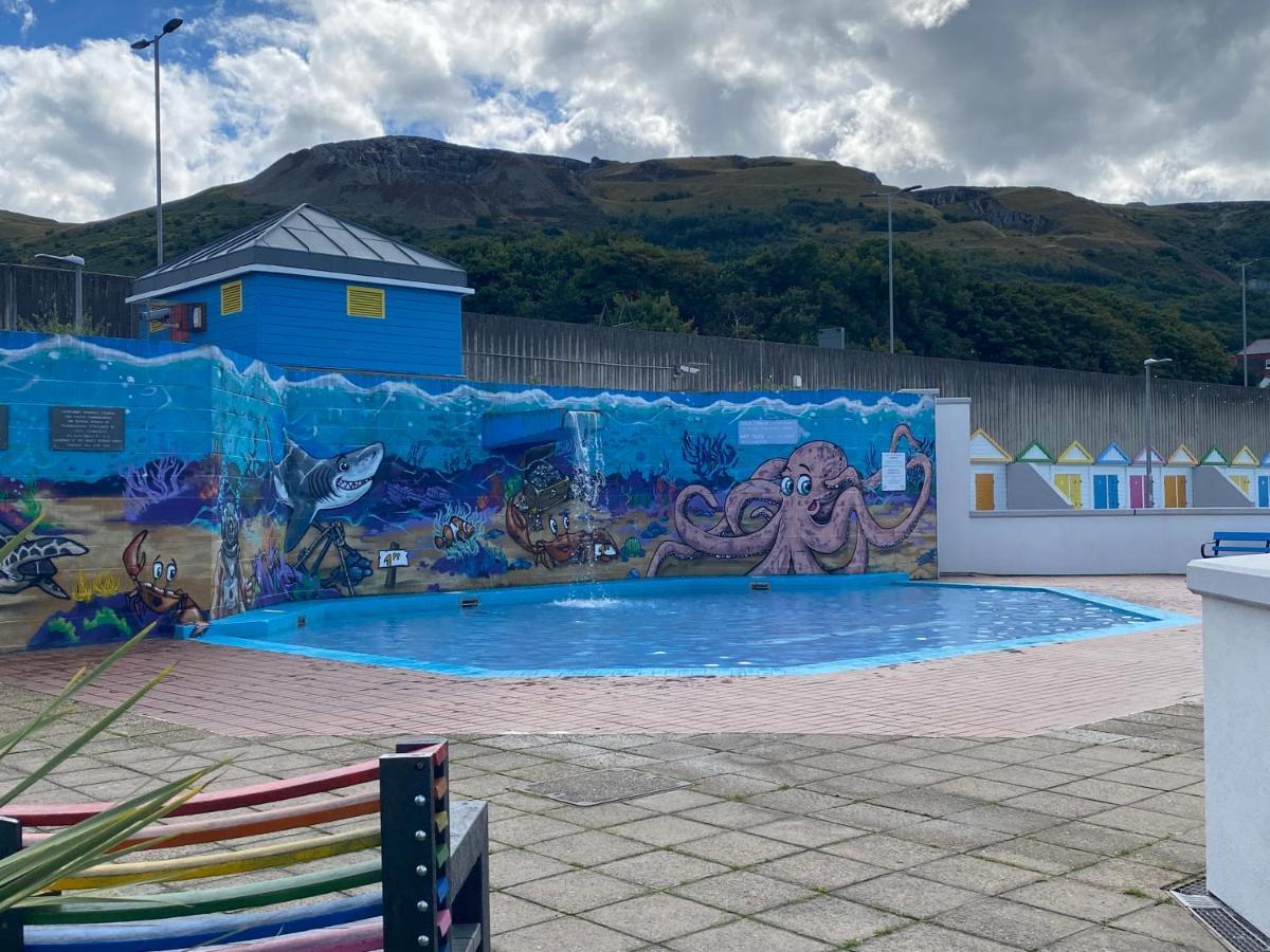 Lovely New 2 Bedroom Condo With Stunning Seaviews Penmaen-mawr Eksteriør billede