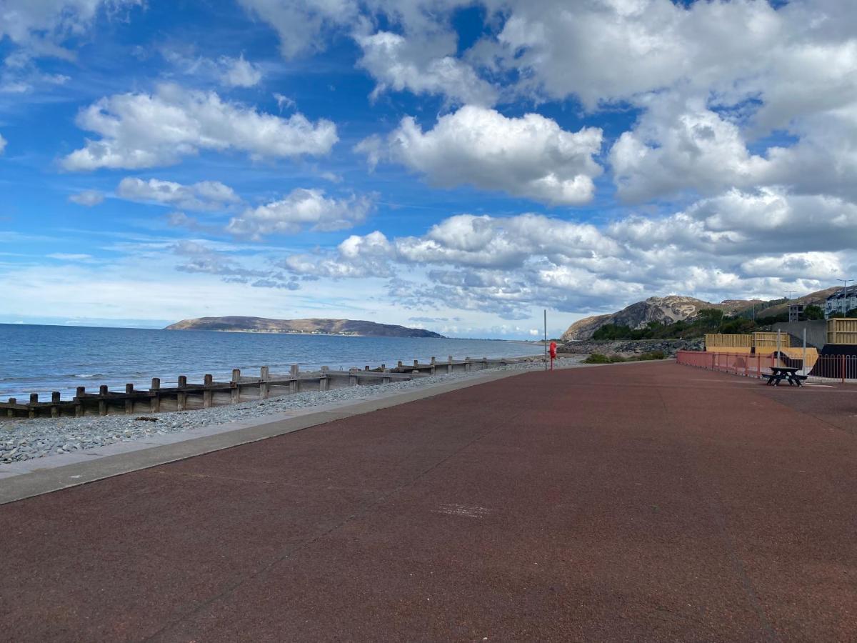 Lovely New 2 Bedroom Condo With Stunning Seaviews Penmaen-mawr Eksteriør billede